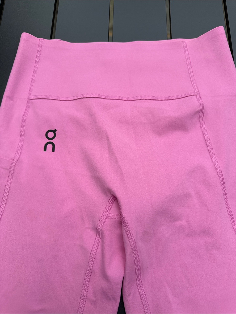 ON Studio Tights 7/8 - Raspberry - Picture 9 of 16